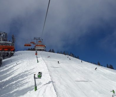 chairlift alpine skiing to ski 2080001
